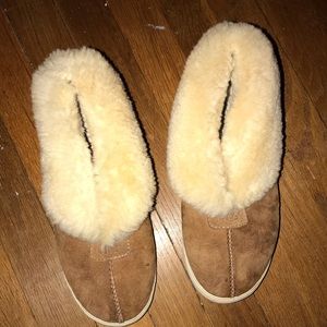 Women’s UGG slippers size 8 chestnut color